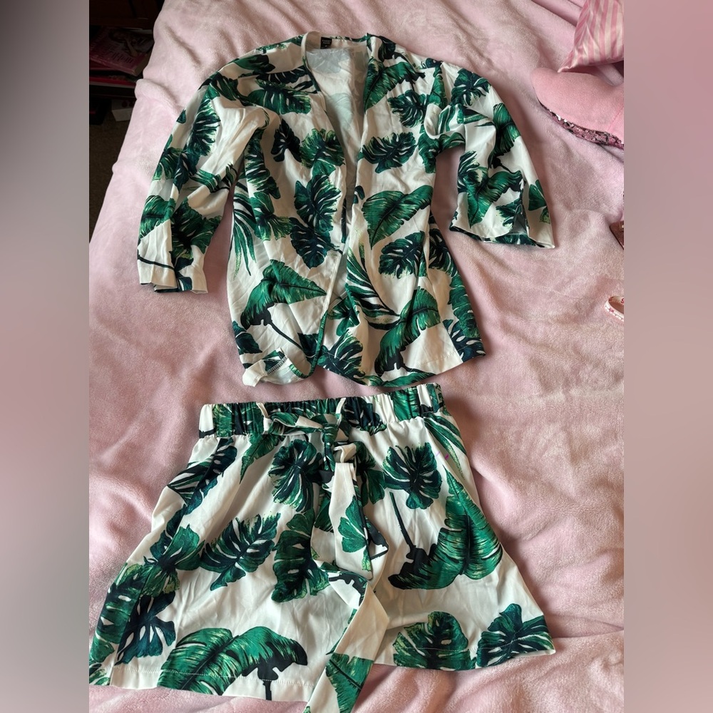 Tropical Leaf Print Short Set - Picture 11 of 12
